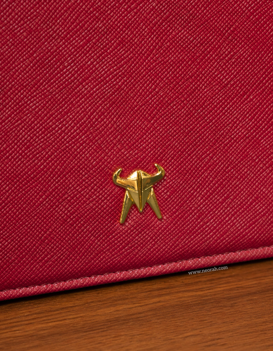 bag customised with metal logo