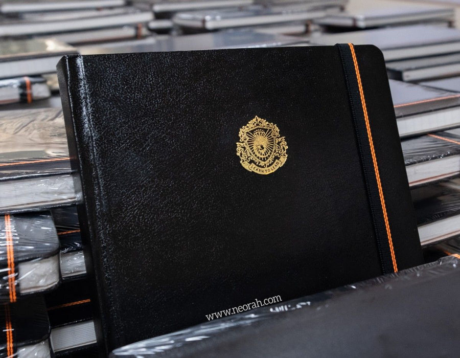 logo 2 : gold + blind embossing - CAMBRIDGE corporate gift