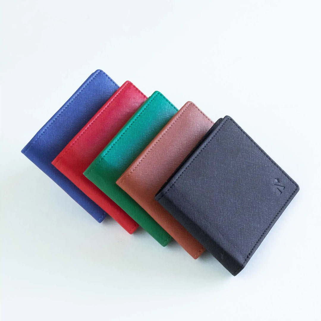 
Bifold Men’s wallet with Additional Leather Flap is your best companion from the House of Atelier NEORAH. 