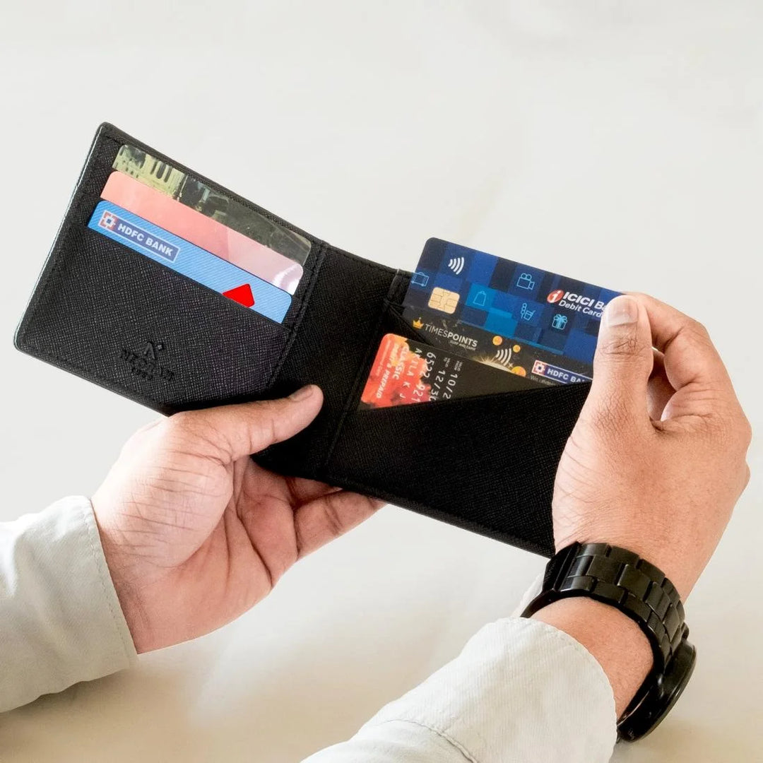 Its Perfect Size Allows The Wallet To Fit Comfortably Inside Your Trouser Pocket, Great For Personal Use As Well As For Gift To Your Friends, Family